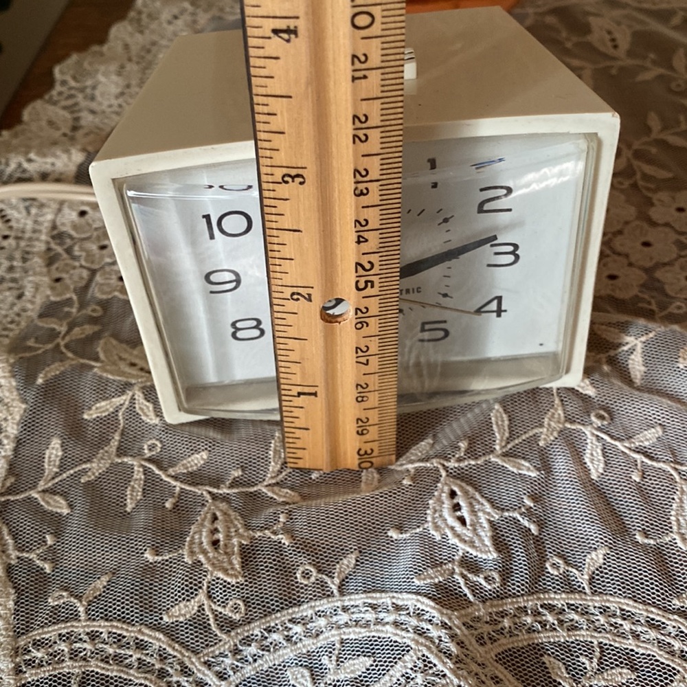Vintage GE Electric Alarm Clock - Picture 6 of 7